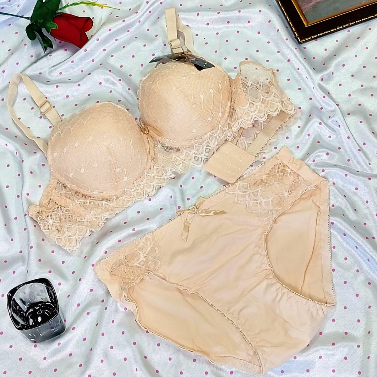 Luxurious Cream Lace Bra Set - Elegant & Comfortable for Every Occasion